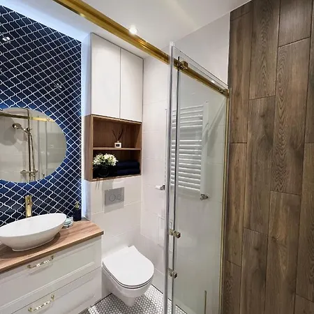 B&w Luxurious In The Heart Of *