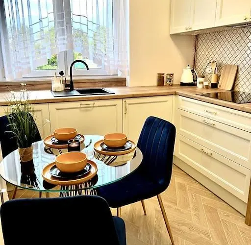 B&w Luxurious In The Heart Of *