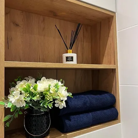 B&w Luxurious In The Heart Of