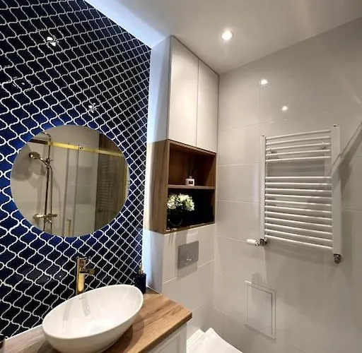 B&w Luxurious In The Heart Of *